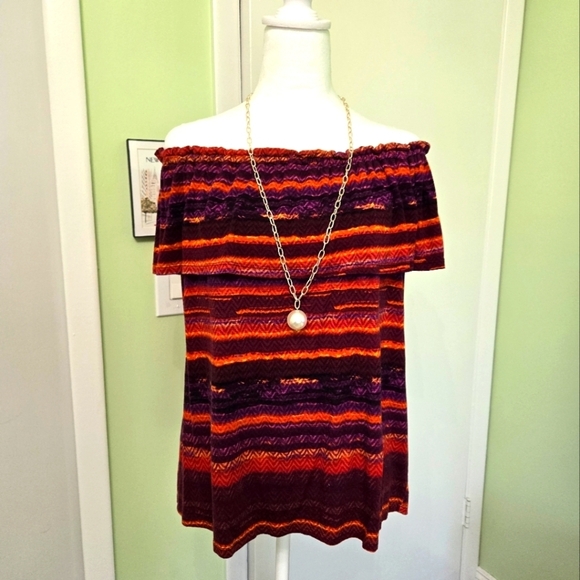 Cupio Tops - Cupio off the shoulder top size large